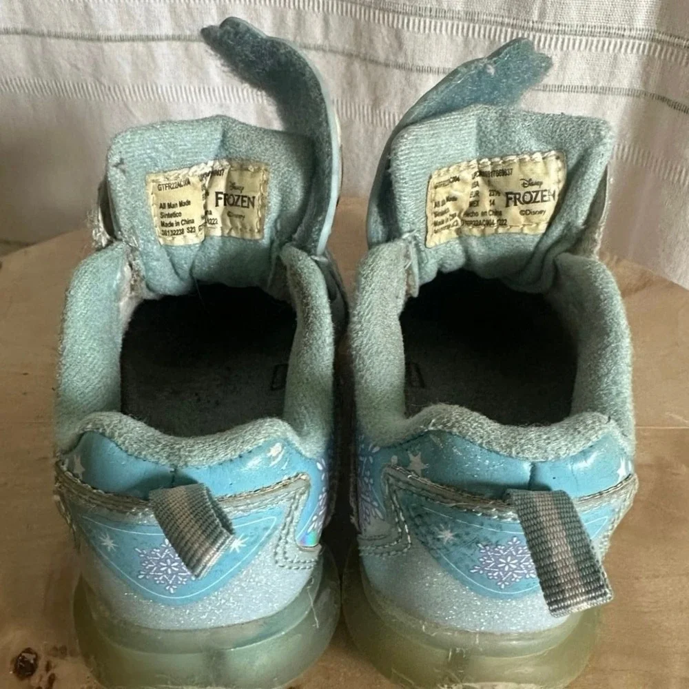 Disney Frozen Light-Up Sneakers Toddler Girls Size 7 – Elsa & Anna Glitter Shoes